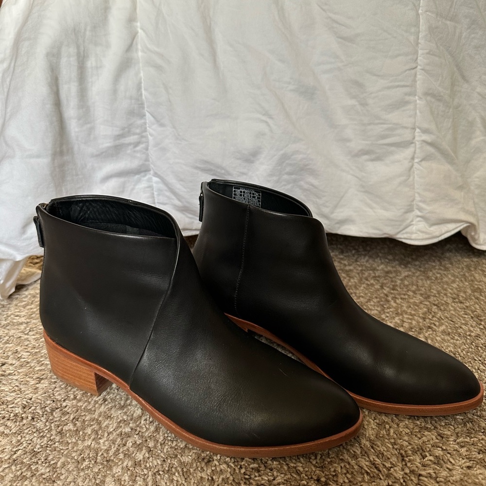 Soludos Venetian bootie